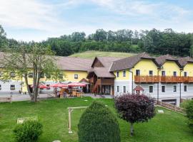 Awesome Apartment In Dortstetten With Wifi, family hotel in Dorfstetten