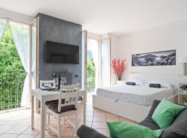 GuestHost - Lake Como Studio with Balcony & Parking!: Ossuccio'da bir otel