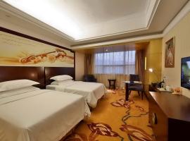 Vienna International Hotel Zhangjiajie Tianmen Mountain โรงแรมที่Yong Dingในจางเจียเจี้ย