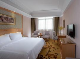 Vienna Hotel Shenzhen Buji Ganli Road, מלון עם חניה בLonggang