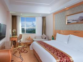 Vienna Hotel Shenzhen Guanlan Renming Road Heping, hotel v destinaci Tiantangwei
