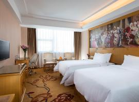 Vienna 3 Best Hotel Shenzhen Longhuadalang Commercial Centre โรงแรมที่มีที่จอดรถในBao'an