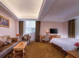 Vienna International Hotel Shenzhen Longhua Center, hotel in Bao'an