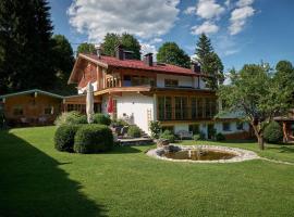 Saukaserstub'n Apartments - Ferienwohnung Schützkogel, hotel with parking in Jochberg