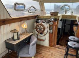 위스트르앙에 위치한 선상 숙소 Exceptionnel bateau maison reine mathilde