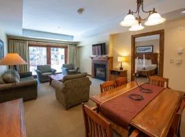 One Bedroom Condo with Large Balcony over Mountaineer Square condo