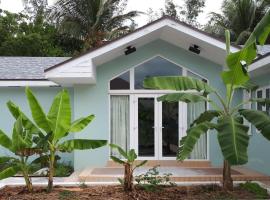 Secluded and Modern Beachfront House, hótel í Nassau