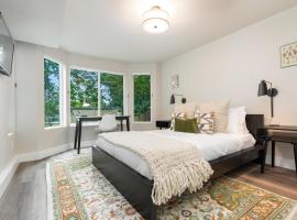 Madison Park Seattle with Outdoor Private Garden and Grill 1BR 1BA, spahotell i Seattle