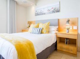 Room in Guest room - Comfy room in a Seafront Villa, hotel in Herolds Bay