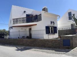 A Casa da Foz Moradia com vista mar, feriehus i Sesimbra