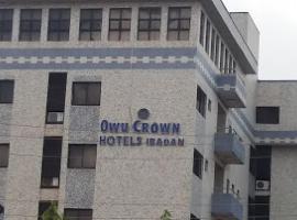 Room in Lodge - Owu Crown Hotel - Deluxetwin Bed Room, casa de hóspedes em Ibadan