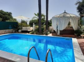 Villa Euthalia pool and jacuzzi Etna e Taormina, vakantiewoning in Torre Archirafi