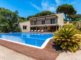 Mediterranean villa with pool near barcelona, hotel en Cabrera de Mar