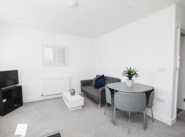 NEW 2BD Pontact Flat in the Heart of Didcot, хотел близо до The Orchard Centre, Дидкот
