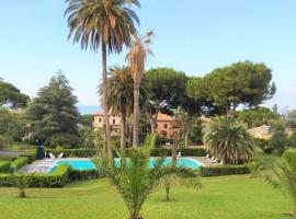 CasaViva - Beautiful Bilo with shared pool in Genova Nervi, hotel dengan kolam renang di Genoa