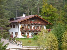 Gästehaus Arnspitzblick, hotel v destinaci Scharnitz