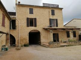 Pont du Gard,appartement à Castillon du Gard, hotel v destinaci Castillon-du-Gard