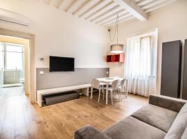 Leone Guest House, hotel in Follonica