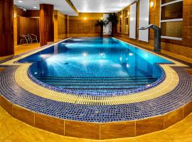 Grand Royal Hotel, &xi;&epsilon;&nu;&omicron;&delta;&omicron;&chi;&epsilon;ί&omicron; &mu;&epsilon; &pi;&iota;&sigma;ί&nu;&alpha; &sigma;&tau;&omicron; &Pi;ό&zeta;&nu;&alpha;&nu;