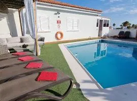 Lovely 4-Bed Villa with ocean views in Sueno Azul