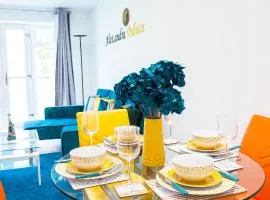 The 'Pinky' - Modern 1 Bed Apartment in Hatfield - FREE Parking - Near Uni, Business Park & town centre - Big savings on Long stays