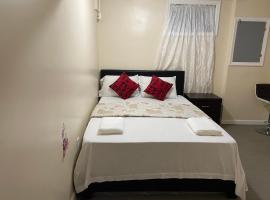 A Private Room in Queens, hotel a Jamaica