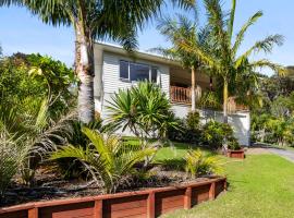 Ota Point Paradise - Whangaroa Holiday Home, hotel with parking in Whangaroa