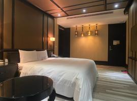 Holly Wood Motel, hotel v destinaci Pitou