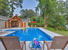 Kinsale Riverfront Paradise with Hot Tub and Pool!, ξενοδοχείο σε Kinsale