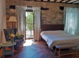 Hotel Doña Lola, hotel v destinaci Izarra