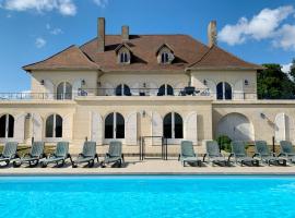 Magnifique villa de charme avec piscine – hotel w mieście Casteljaloux