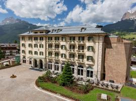 Grand Hotel Savoia Cortina d'Ampezzo, A Radisson Collection Hotel, готель у Кортіна-д'Ампеццо