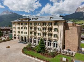 Grand Hotel Savoia Cortina d'Ampezzo, A Radisson Collection Hotel，科爾蒂納丹佩佐的飯店