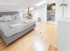 Room Lusíadas with private bathroom