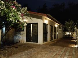 Chalet Casa Amor, Perfect home amidst tranquility, cabin in Karjat