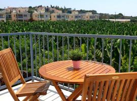 Blue Seaview Appartments, golf hotel in Paphos City