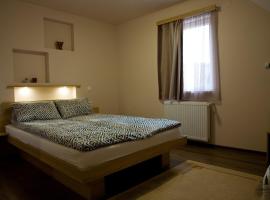 Casa de oaspeți Csomortáni vendégház: Şoimeni şehrinde bir ucuz otel