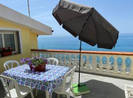 A picco sul mare, hotel que admite mascotas en Marina