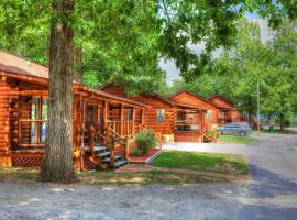 Crown Lake Resort & RV, hotel with jacuzzis in Horseshoe Bend