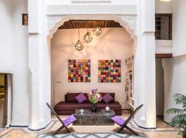 COZY BUT TRENDY RETREAT IN MEDINA, villa en Fez
