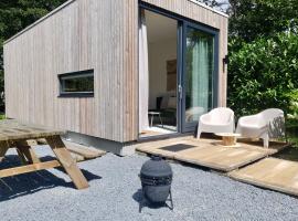 Modern Tiny House op rustig Watersportpark, casa de praia em Elahuizen