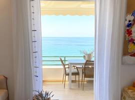 Corfu, Glyfada, Sea la vie apartment: Glifada şehrinde bir otel