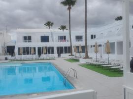 Atlantic View 1B 2 Bedrooms Ground Floor, Complex featured on A Place in The Sun, hotel in Puerto del Carmen