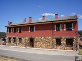 APARTAMENTOS LAS ERAS, hotel in El Negredo