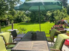 Wunderschöne Terrassenwohnung mit Blick ins Grüne!, hotel perto de Freizeitpark Heerdt, Meerbusch