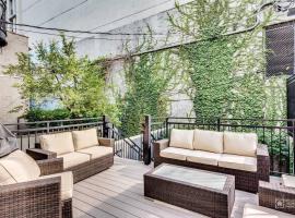 Gold coast villa with free parking garage sleeps 10、シカゴのホテル
