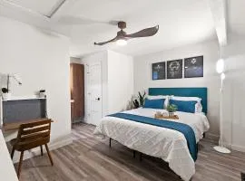 Contemporary Couples Getaway Near Austin Favorites - Loft 21