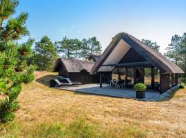 7 person holiday home in R m, tradicionalna kućica u gradu 'Vesterhede'
