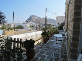 Fanivevisgarden, smještaj uz plažu u gradu 'Chora Folegandros'