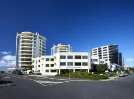 Oceanside Resort Internal Ground Floor Studio Unit Privately Owned in Mt Maunganui No External window or Air Conditioning